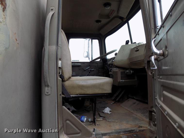 image for item FQ9209 1983 Mack DM492S truck cab and chassis