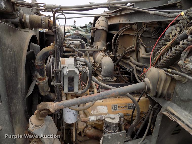 image for item FQ9209 1983 Mack DM492S truck cab and chassis