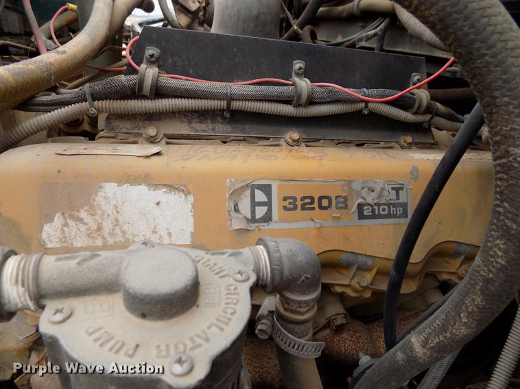 image for item FQ9209 1983 Mack DM492S truck cab and chassis