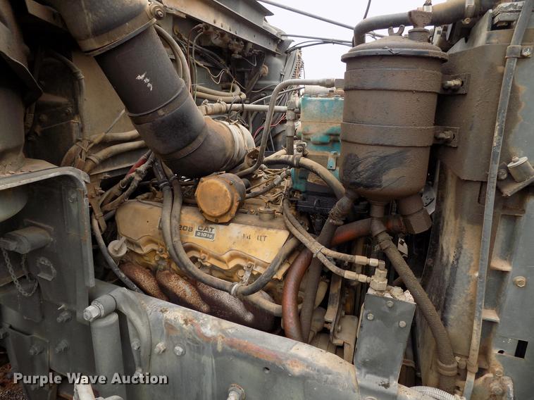 image for item FQ9209 1983 Mack DM492S truck cab and chassis