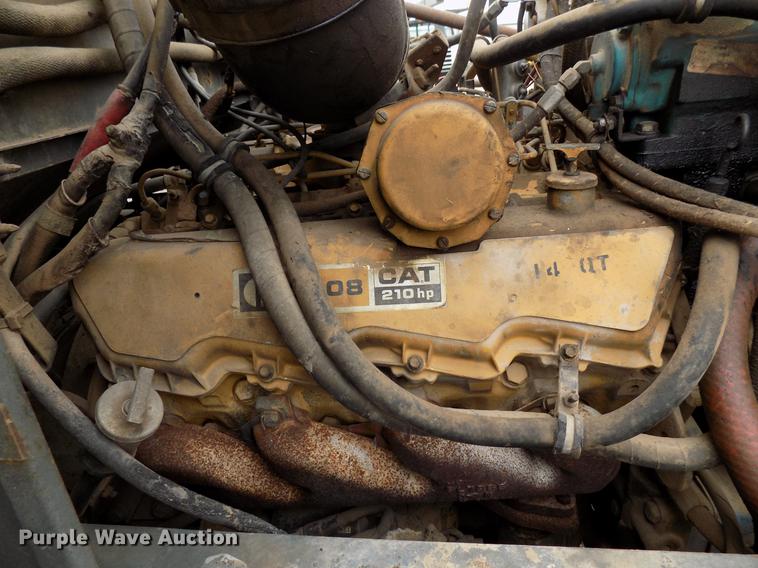 image for item FQ9209 1983 Mack DM492S truck cab and chassis