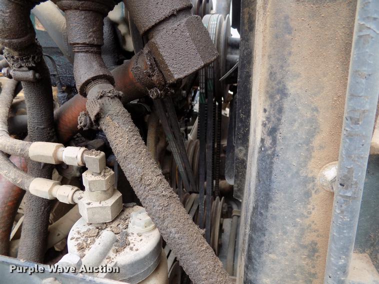 image for item FQ9209 1983 Mack DM492S truck cab and chassis