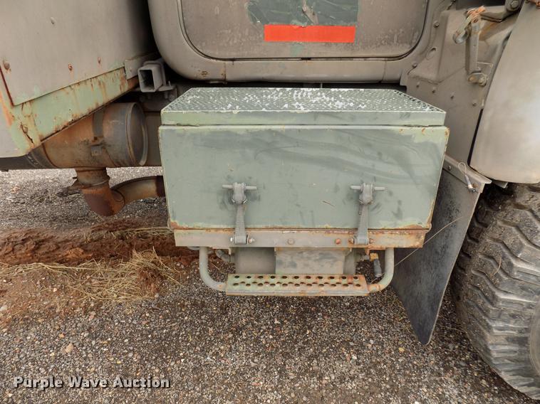 image for item FQ9209 1983 Mack DM492S truck cab and chassis