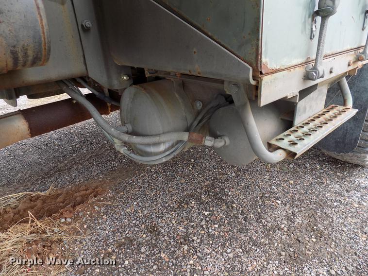 image for item FQ9209 1983 Mack DM492S truck cab and chassis