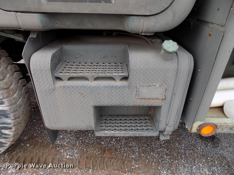 image for item FQ9209 1983 Mack DM492S truck cab and chassis