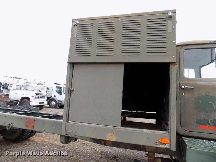 image for item FQ9209 1983 Mack DM492S truck cab and chassis