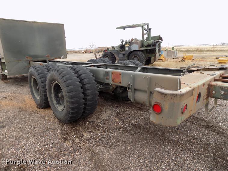 image for item FQ9209 1983 Mack DM492S truck cab and chassis