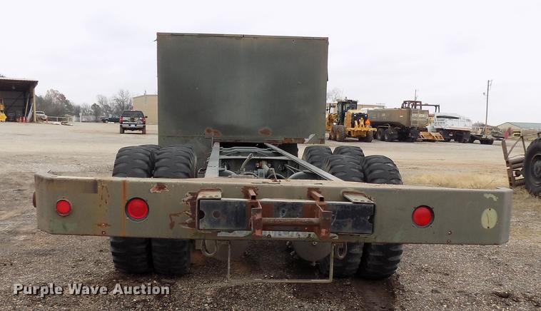 image for item FQ9209 1983 Mack DM492S truck cab and chassis