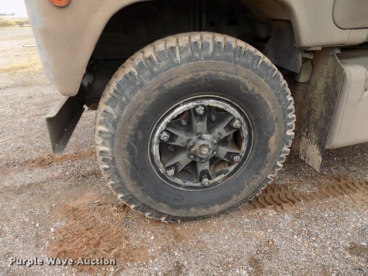 image for item FQ9209 1983 Mack DM492S truck cab and chassis