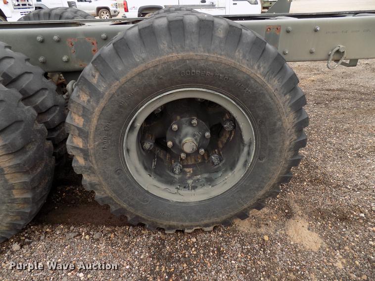 image for item FQ9209 1983 Mack DM492S truck cab and chassis