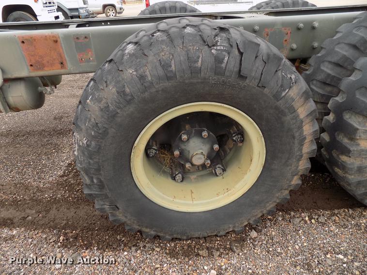 image for item FQ9209 1983 Mack DM492S truck cab and chassis