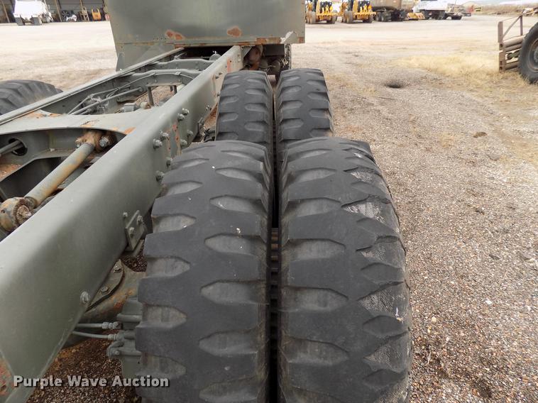 image for item FQ9209 1983 Mack DM492S truck cab and chassis