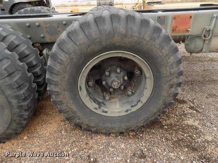 image for item FQ9209 1983 Mack DM492S truck cab and chassis