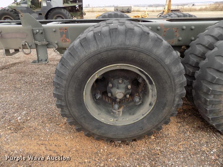 image for item FQ9209 1983 Mack DM492S truck cab and chassis