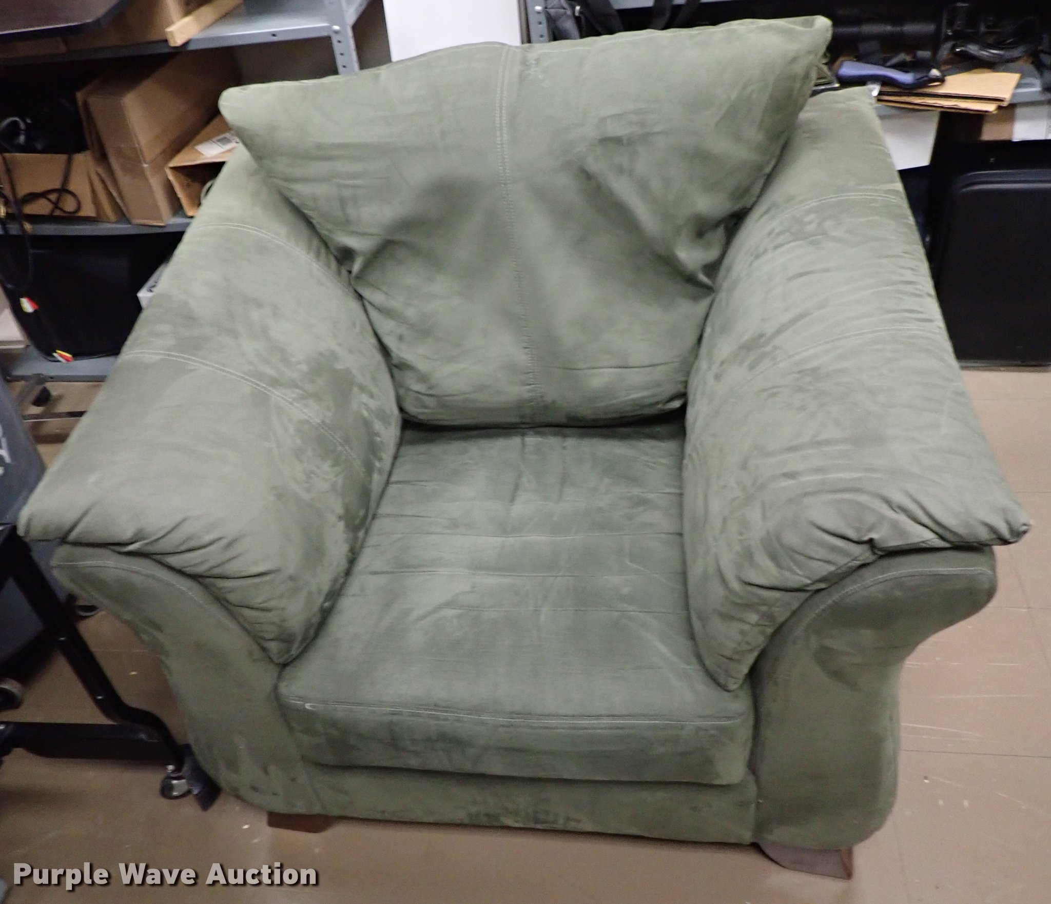 Furniture in Wichita, KS Item FH9646 sold Purple Wave