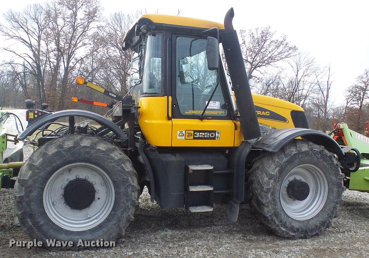 image for item DB2150 2005 JCB Fastrac 3220 4WD tractor