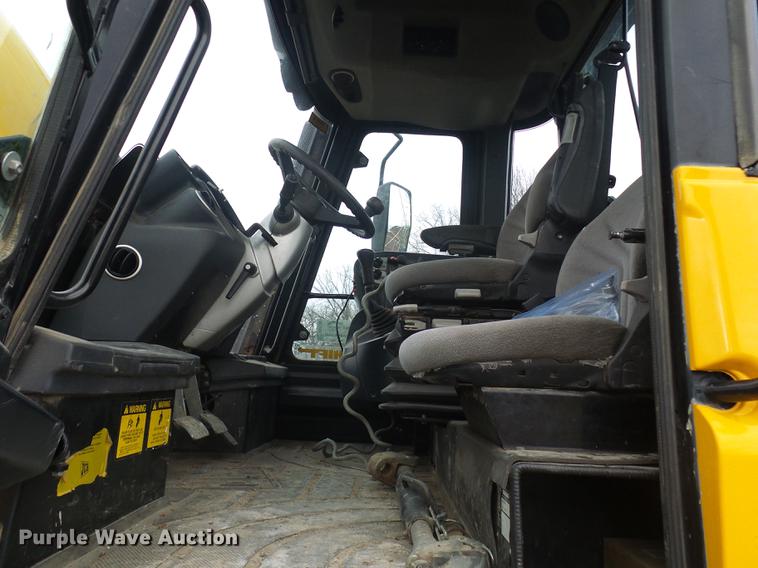 image for item DB2150 2005 JCB Fastrac 3220 4WD tractor