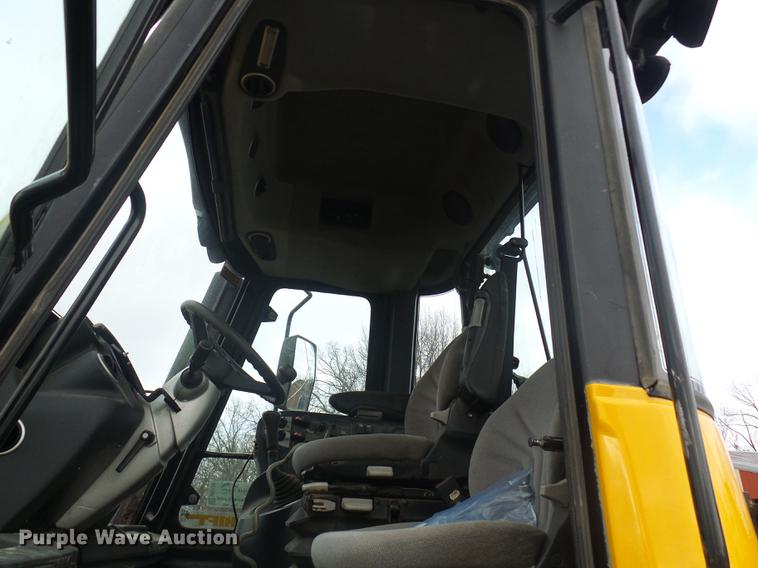 image for item DB2150 2005 JCB Fastrac 3220 4WD tractor