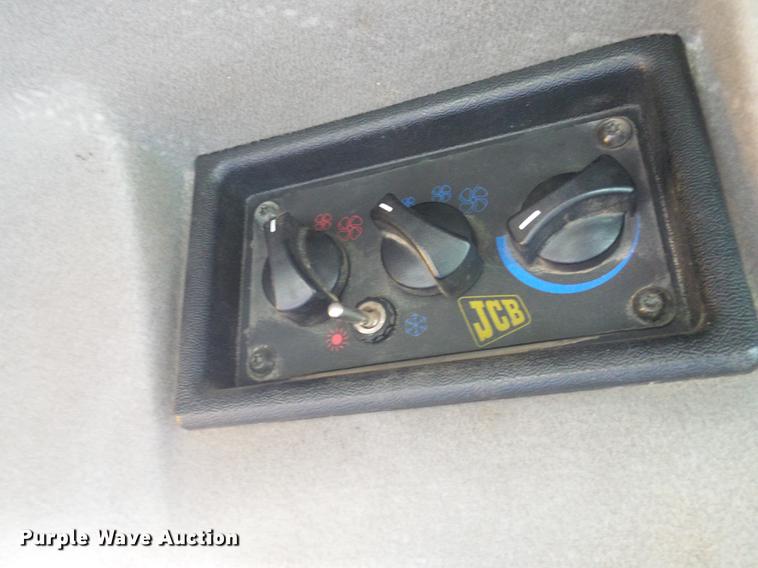 image for item DB2150 2005 JCB Fastrac 3220 4WD tractor