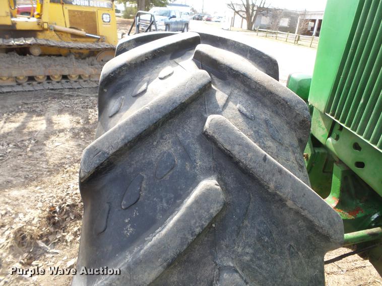 image for item DD2357 1986 John Deere 4450 MFWD tractor