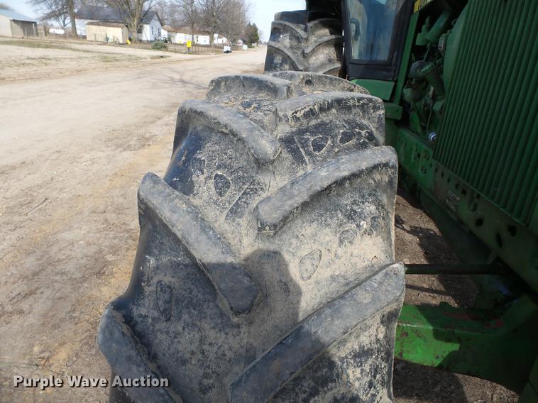 image for item DD2357 1986 John Deere 4450 MFWD tractor