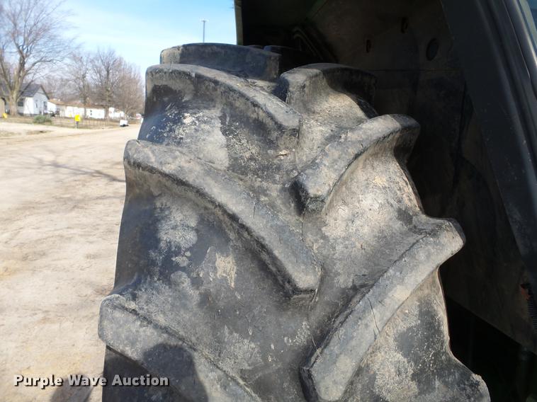 image for item DD2357 1986 John Deere 4450 MFWD tractor