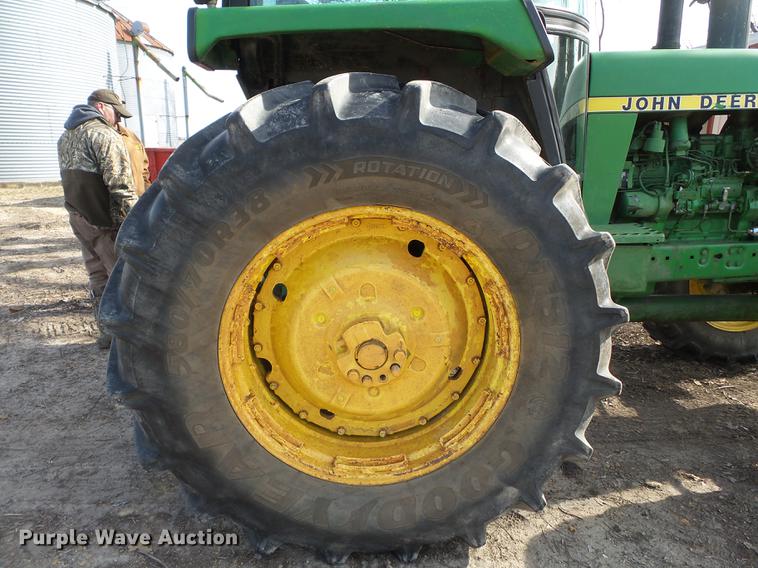 image for item DD2357 1986 John Deere 4450 MFWD tractor