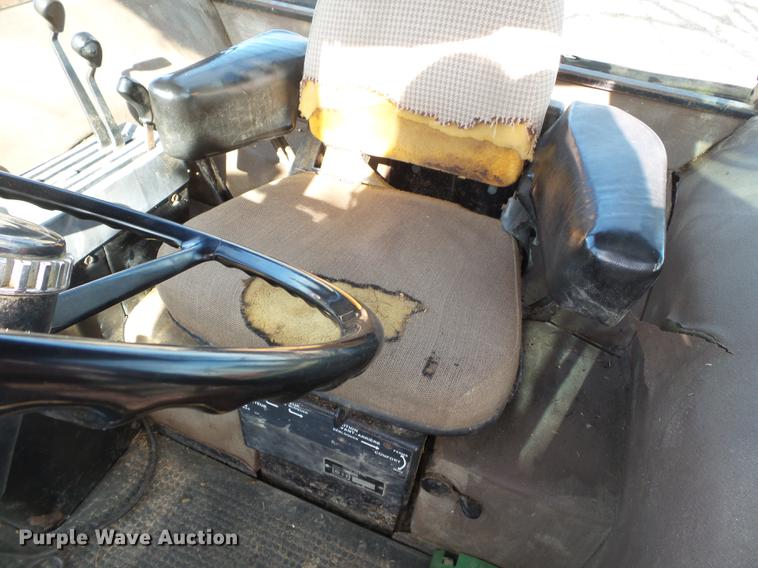 image for item DD2357 1986 John Deere 4450 MFWD tractor