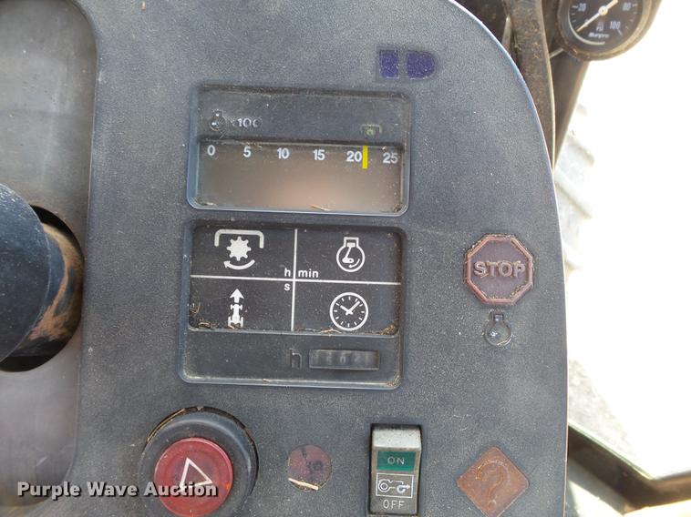 image for item DD2357 1986 John Deere 4450 MFWD tractor