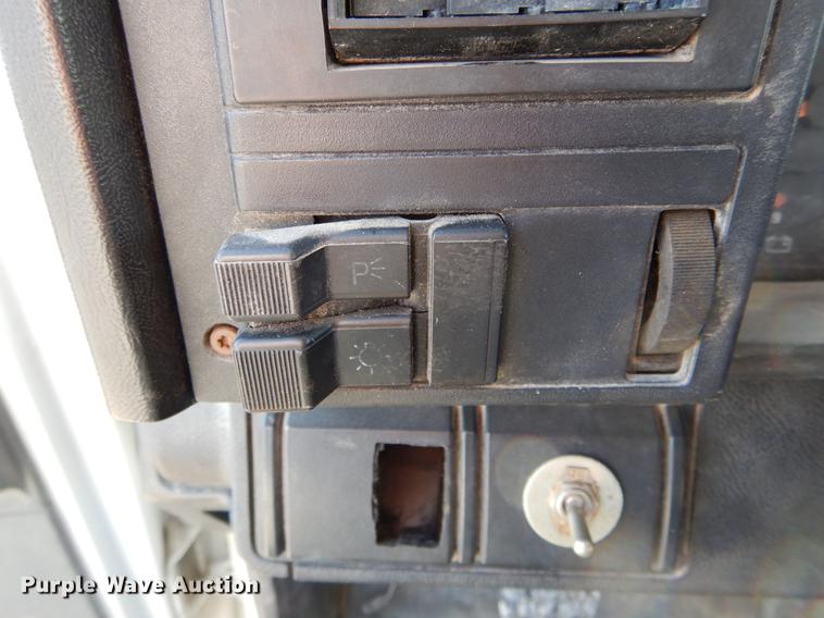 image for item DE5998 1990 GMC TopKick tender truck