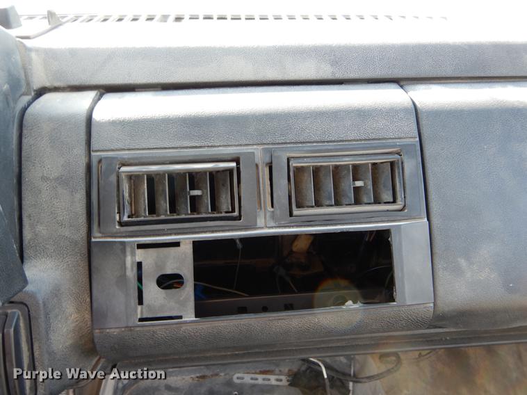 image for item DE5998 1990 GMC TopKick tender truck