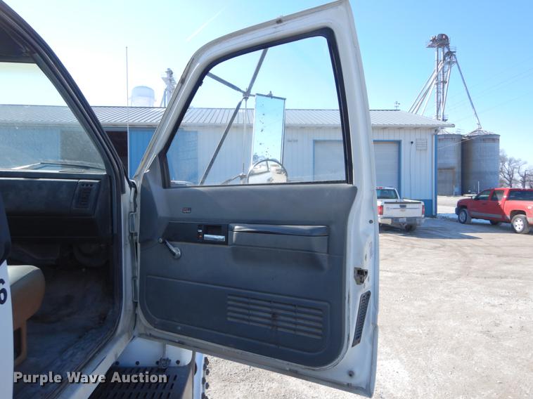 image for item DE5998 1990 GMC TopKick tender truck