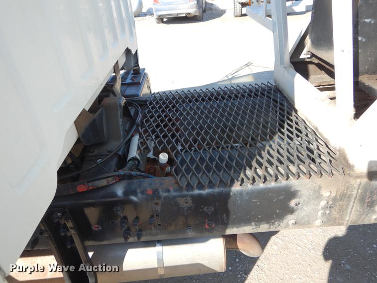 image for item DE5998 1990 GMC TopKick tender truck