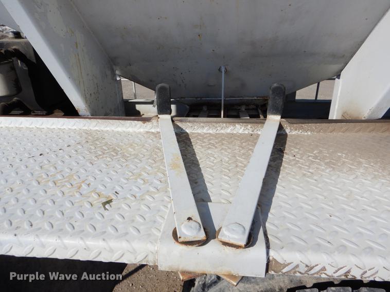 image for item DE5998 1990 GMC TopKick tender truck