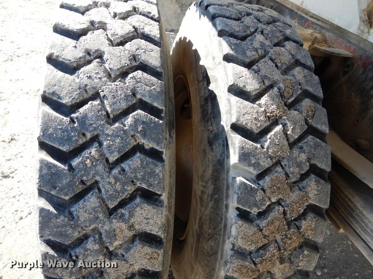 image for item DE5998 1990 GMC TopKick tender truck