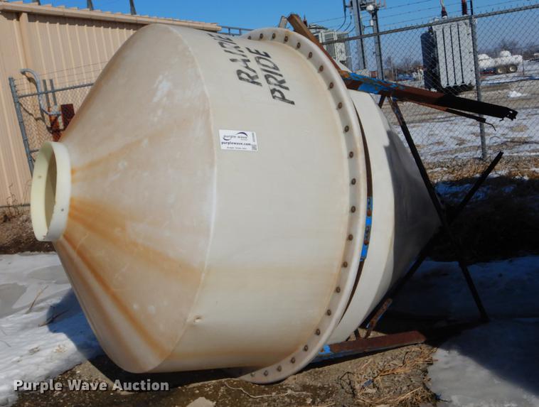 image for item DE5999 Prairie Pride poly tank