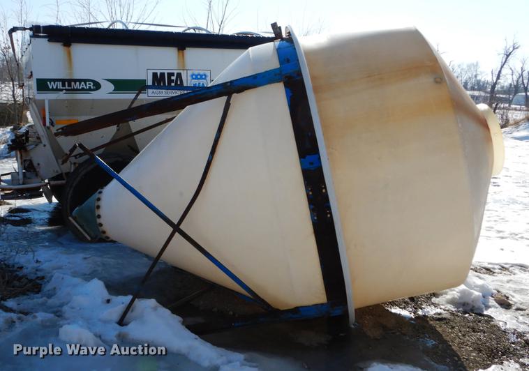 image for item DE5999 Prairie Pride poly tank