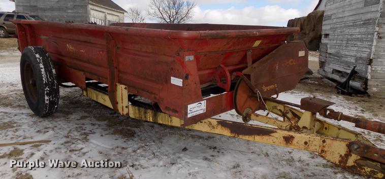 image for item DE7564 New Holland 518 manure spreader