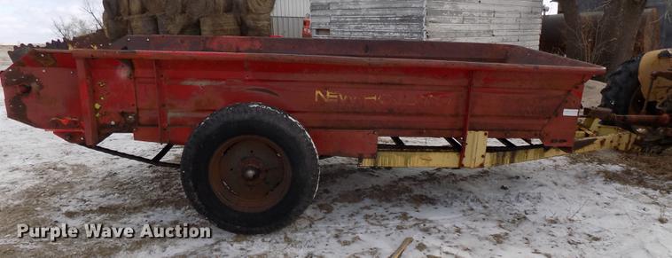 image for item DE7564 New Holland 518 manure spreader