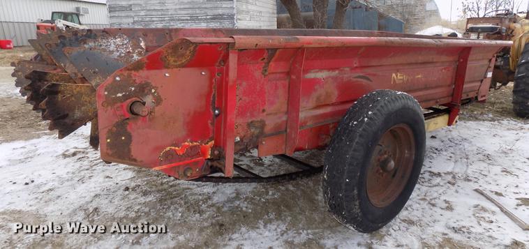 image for item DE7564 New Holland 518 manure spreader