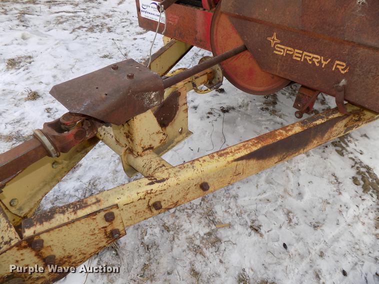 image for item DE7564 New Holland 518 manure spreader