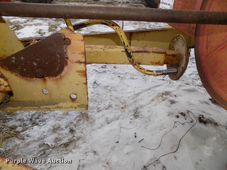 image for item DE7564 New Holland 518 manure spreader