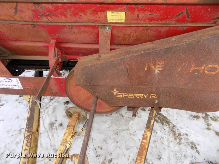 image for item DE7564 New Holland 518 manure spreader