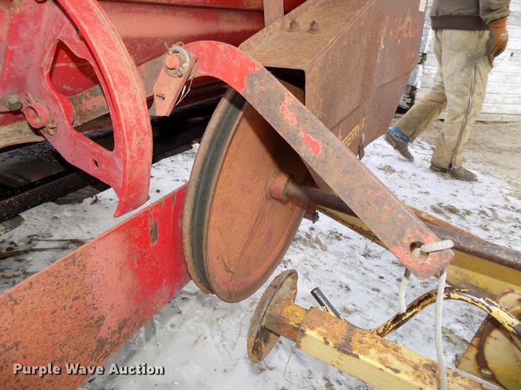 image for item DE7564 New Holland 518 manure spreader