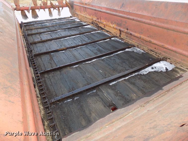 image for item DE7564 New Holland 518 manure spreader