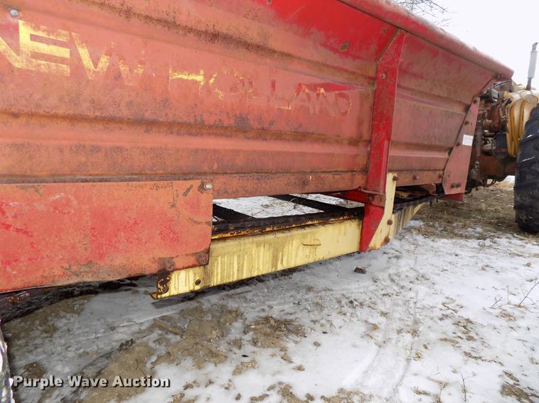 image for item DE7564 New Holland 518 manure spreader