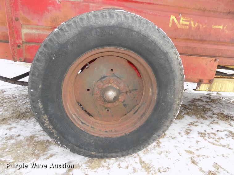 image for item DE7564 New Holland 518 manure spreader
