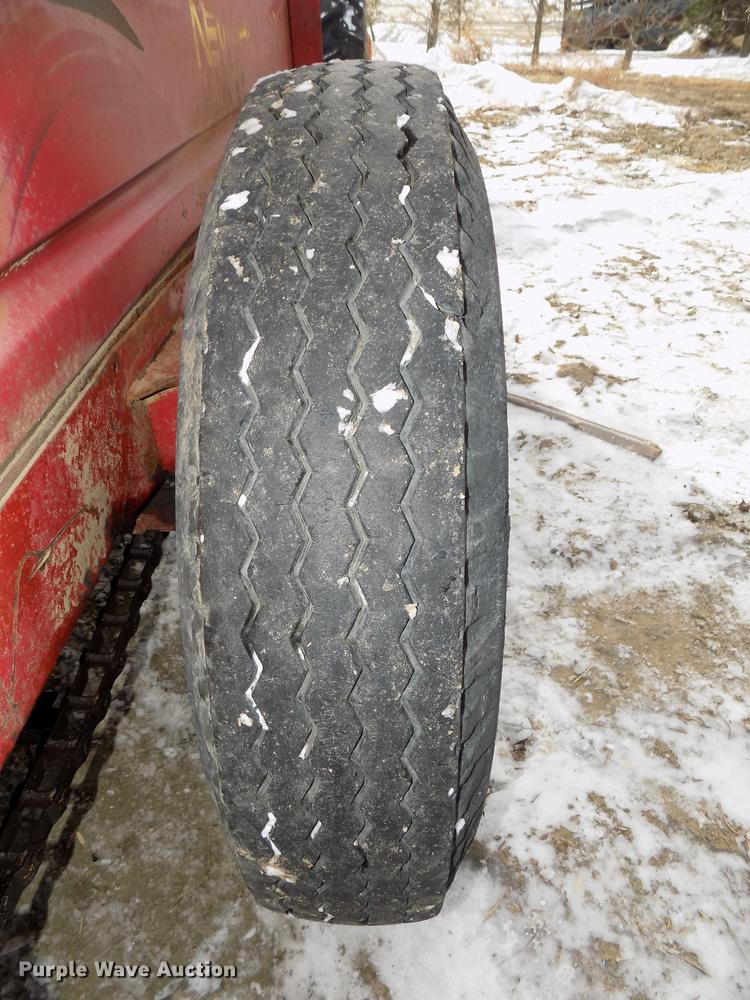 image for item DE7564 New Holland 518 manure spreader