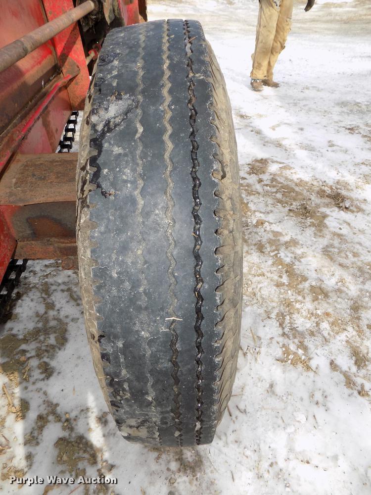 image for item DE7564 New Holland 518 manure spreader