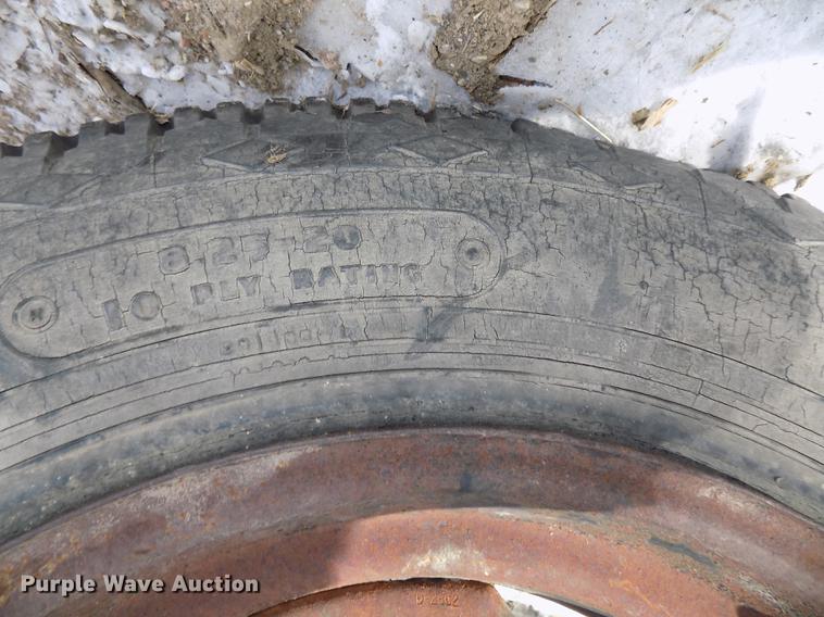 image for item DE7564 New Holland 518 manure spreader